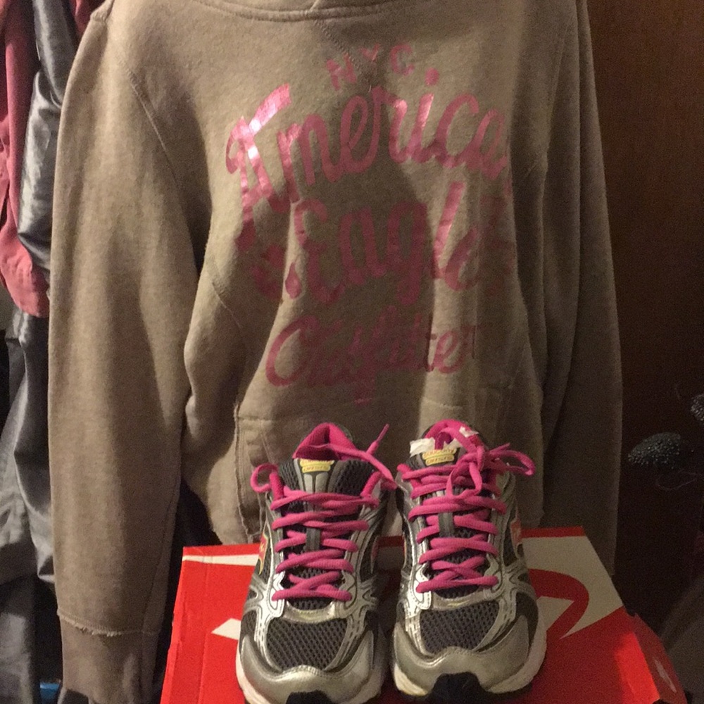 A&E outfitters hoodie & Saucony sneakers